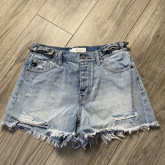 KanCan‎ Light Wash High Rise Buckle Detail Distressed Raw Hem Frayed Shorts - Picture 1 of 6